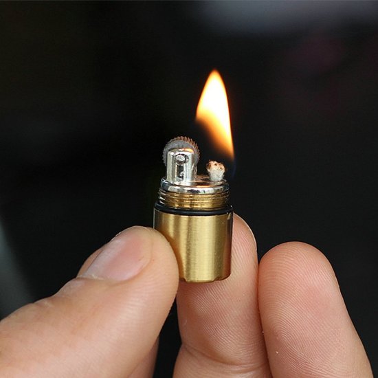 Mini-Feuerzeug für Ihren Schlüsselbund - zum Schließen ins Bild klicken