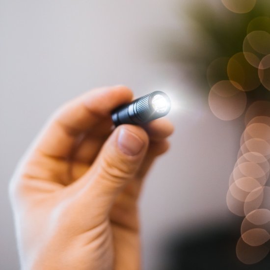 Mini-Taschenlampe USB - Wasserdicht - zum Schließen ins Bild klicken