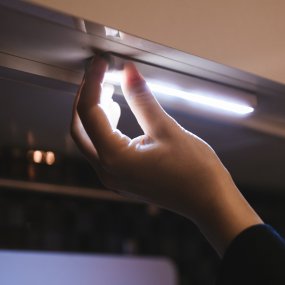 Wiederaufladbare LED-spotlight