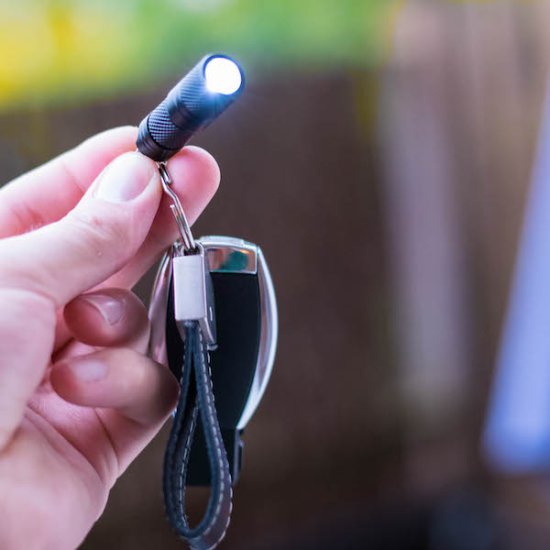 Mini-Taschenlampe USB - Wasserdicht - zum Schließen ins Bild klicken