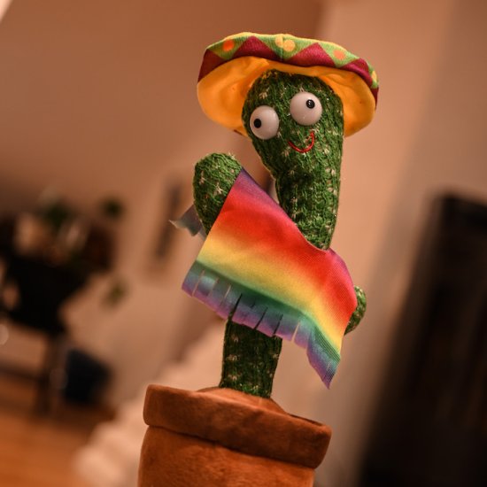 Tanzender Kaktus mit USB - zum Schließen ins Bild klicken