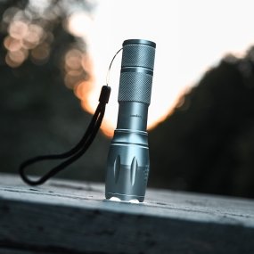 Leistungsstarke LED Taschenlampe - 5 Modi