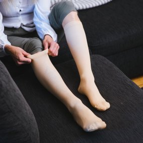 6 Paar Kompressionsstrümpfe (Diskrete)