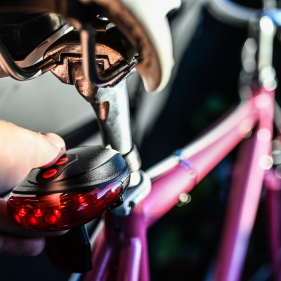 Fahrradlampe mit Laser - zum Schließen ins Bild klicken
