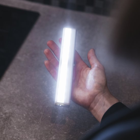 Wiederaufladbare LED-spotlight - zum Schließen ins Bild klicken