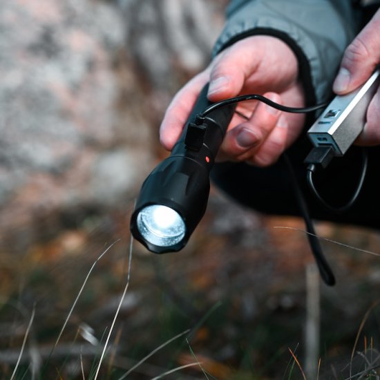 LED-Taschenlampe - Wiederaufladbar (USB) - zum Schließen ins Bild klicken