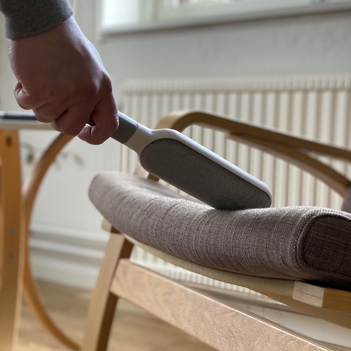 Staub- und Haarentfernungsbürste mit Ständer