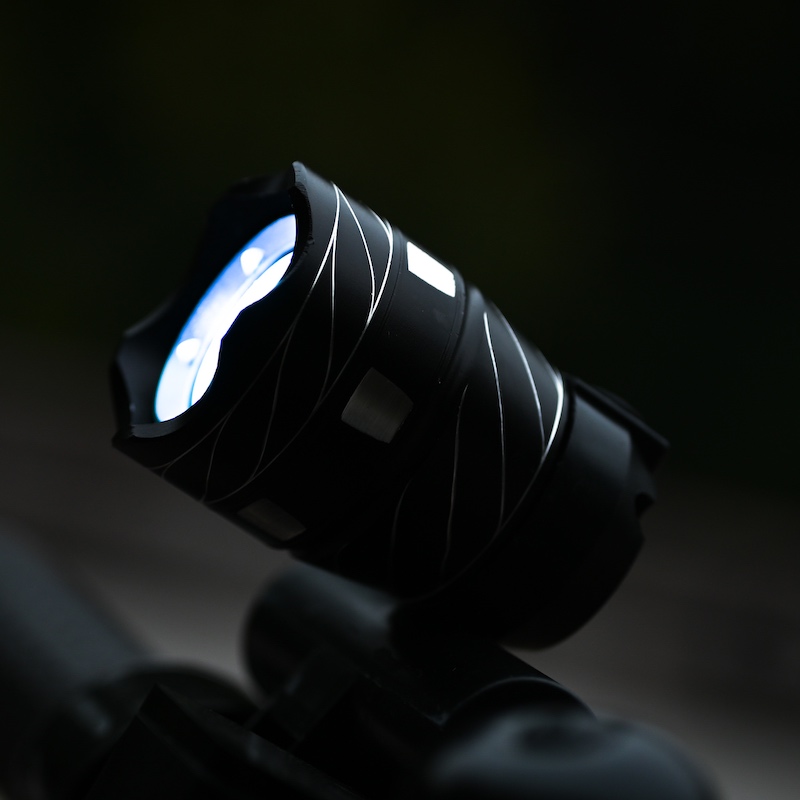 Leistungsstarkes Fahrradlicht (USB-Aufladung)