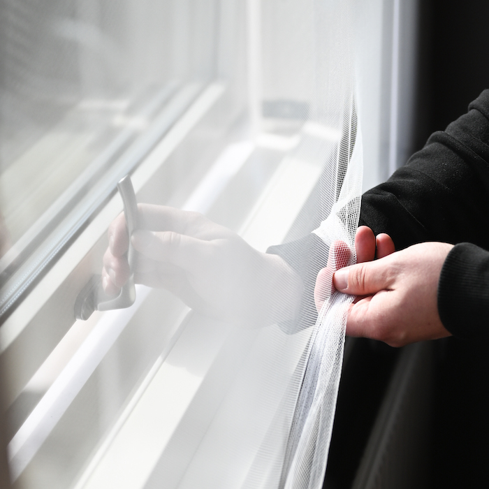 Selbstklebendes Moskitonetz für Fenster