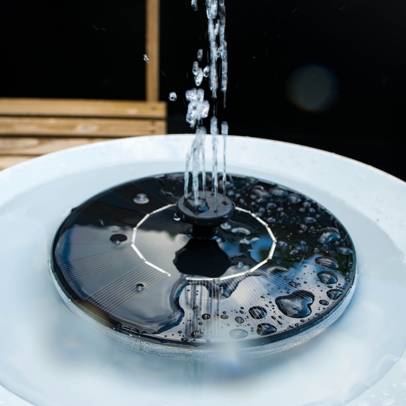 Brunnen mit Solarzellen