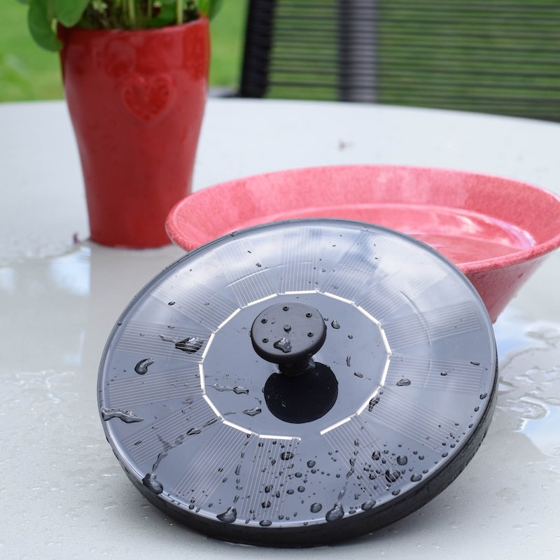 Brunnen mit Solarzellen