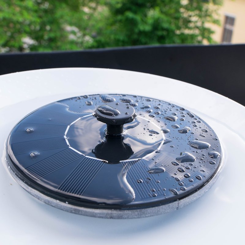 Brunnen mit Solarzellen