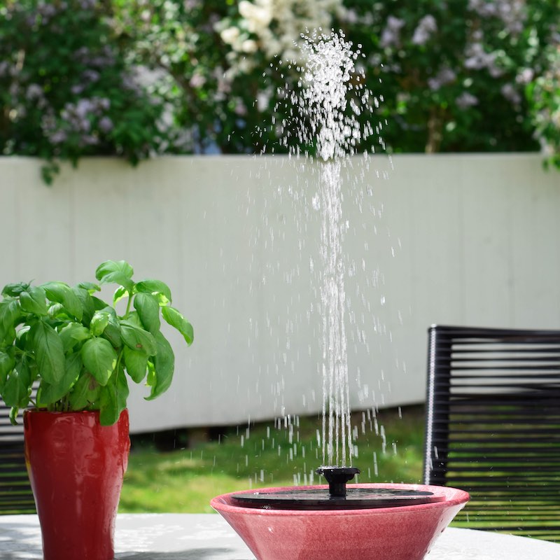 Brunnen mit Solarzellen