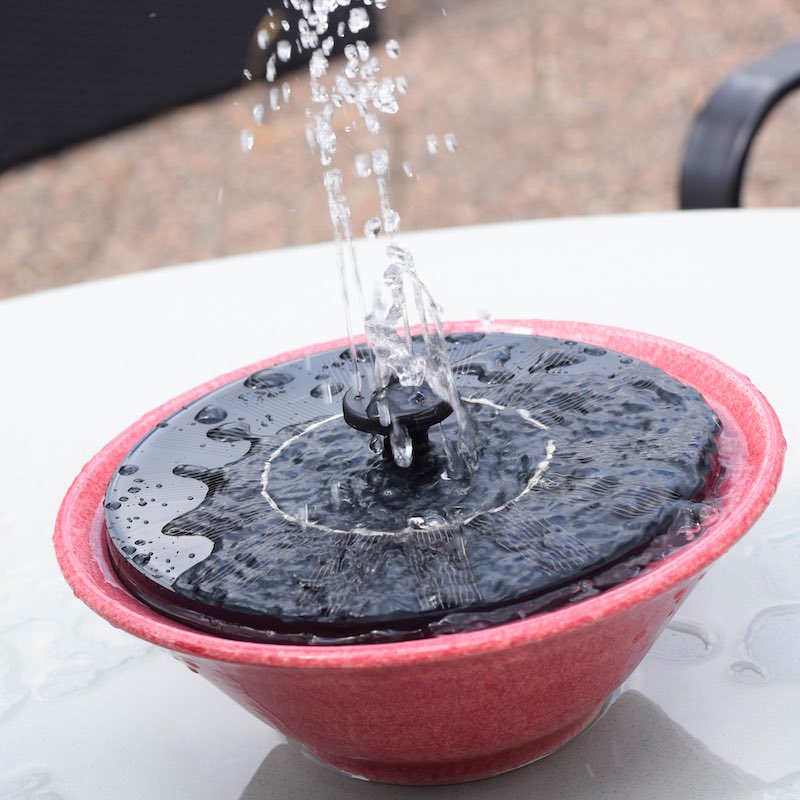 Brunnen mit Solarzellen