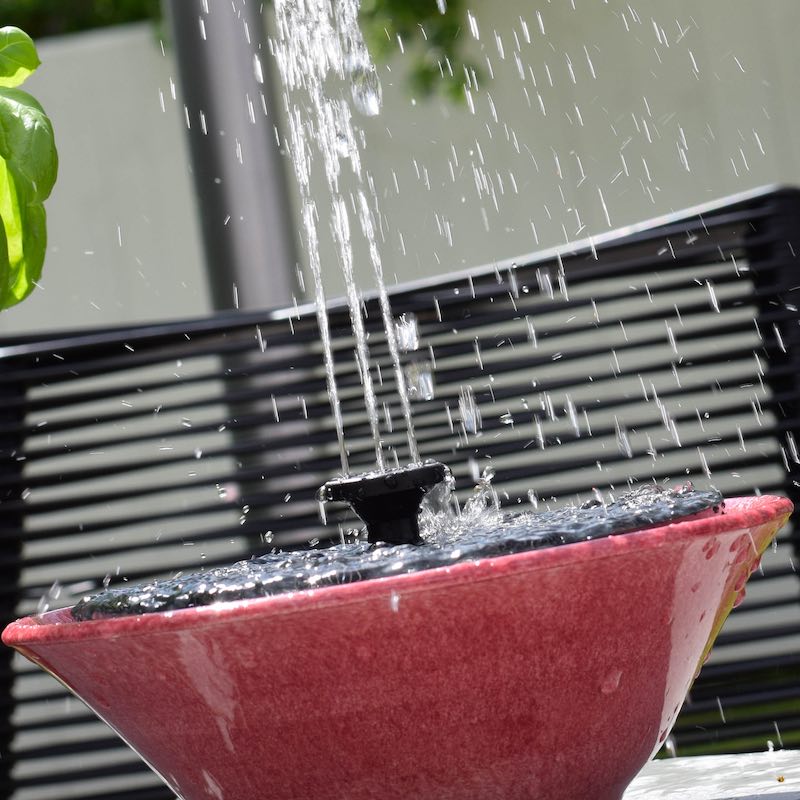 Brunnen mit Solarzellen