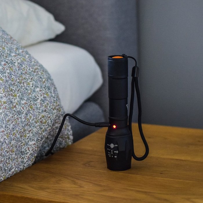 LED-Taschenlampe - Wiederaufladbar (USB)